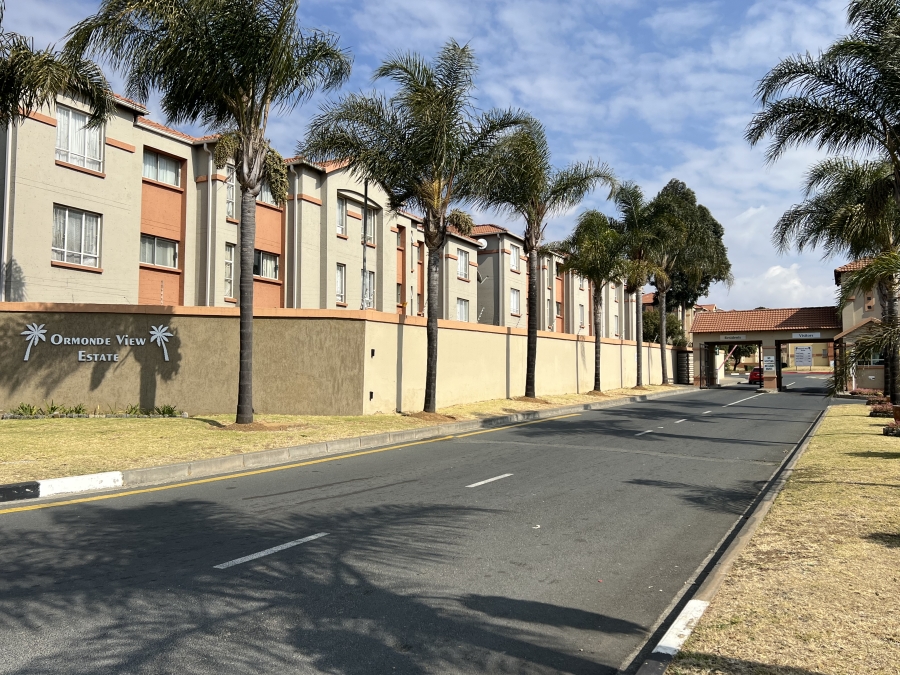 To Let 2 Bedroom Property for Rent in Ormonde Gauteng
