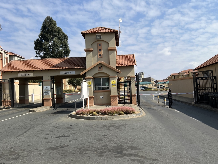To Let 2 Bedroom Property for Rent in Ormonde Gauteng