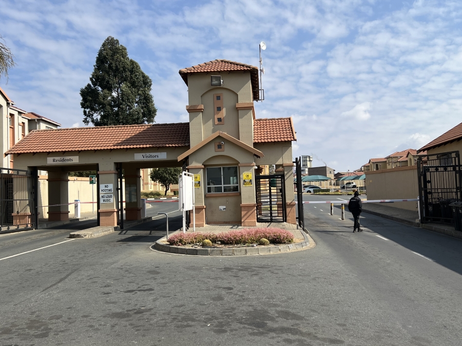 To Let 2 Bedroom Property for Rent in Ormonde Gauteng