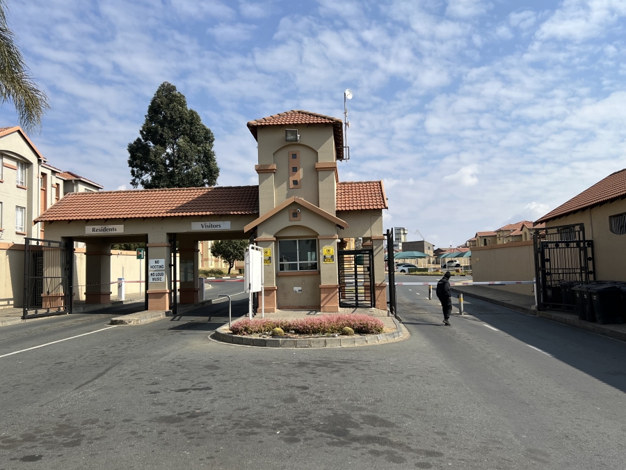 To Let 2 Bedroom Property for Rent in Ormonde Gauteng