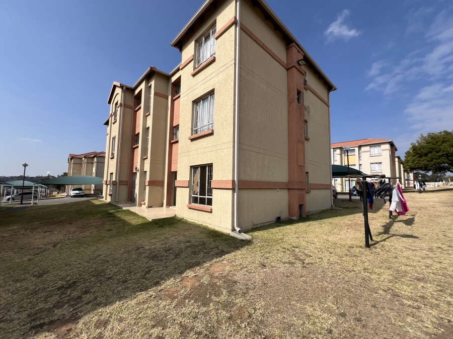 To Let 2 Bedroom Property for Rent in Ormonde Gauteng