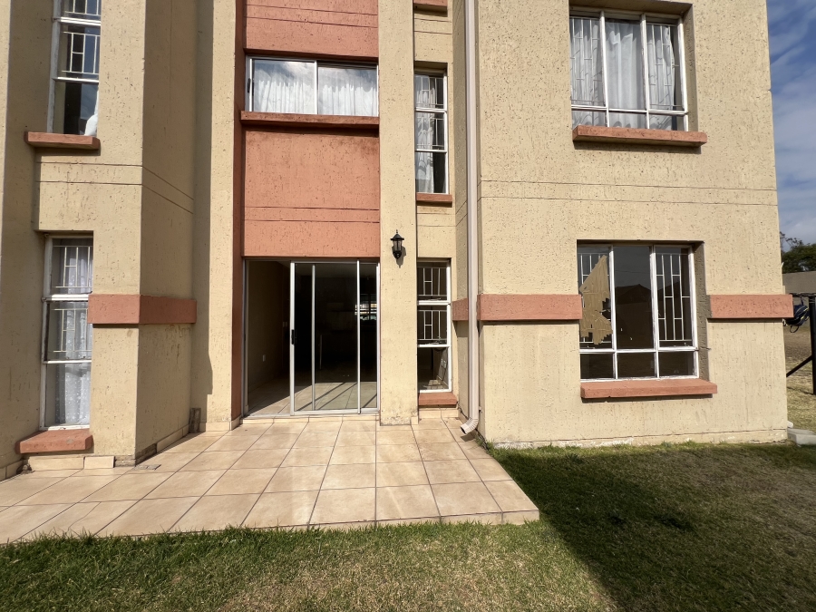 To Let 2 Bedroom Property for Rent in Ormonde Gauteng