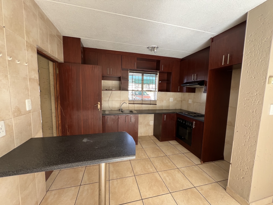 To Let 2 Bedroom Property for Rent in Ormonde Gauteng