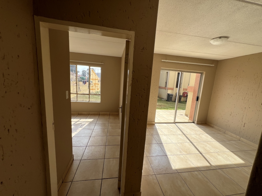 To Let 2 Bedroom Property for Rent in Ormonde Gauteng