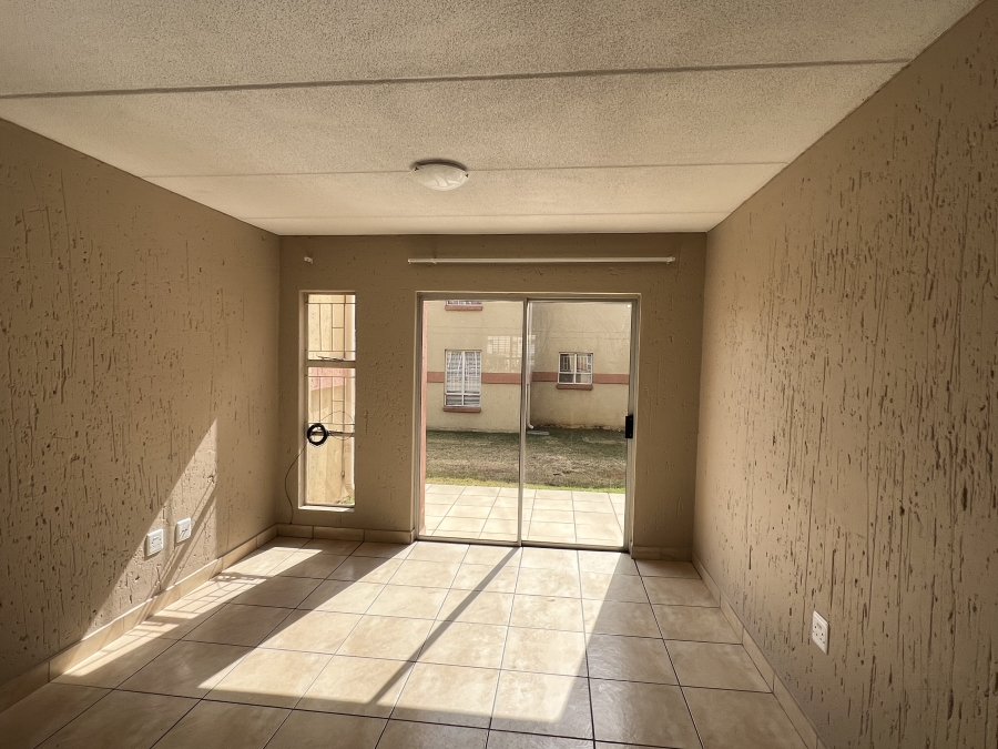 To Let 2 Bedroom Property for Rent in Ormonde Gauteng