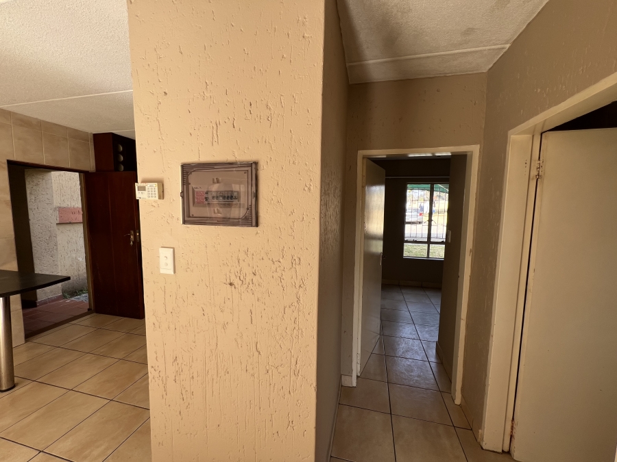 To Let 2 Bedroom Property for Rent in Ormonde Gauteng