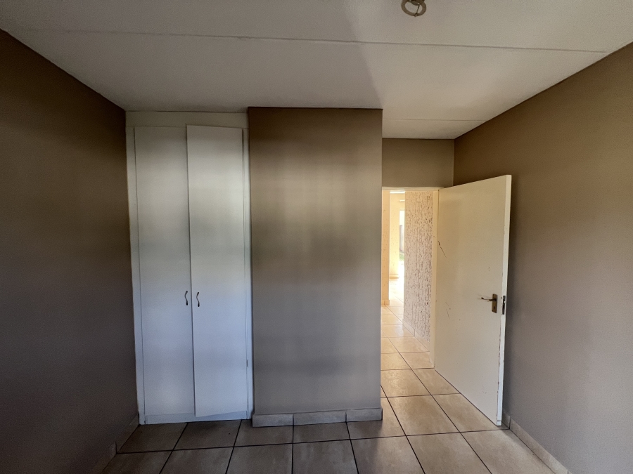 To Let 2 Bedroom Property for Rent in Ormonde Gauteng