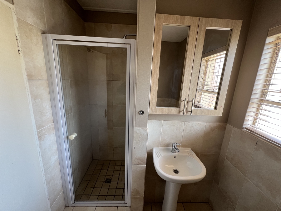 To Let 2 Bedroom Property for Rent in Ormonde Gauteng