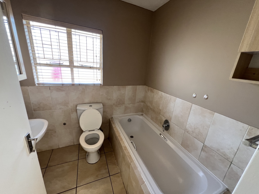 To Let 2 Bedroom Property for Rent in Ormonde Gauteng