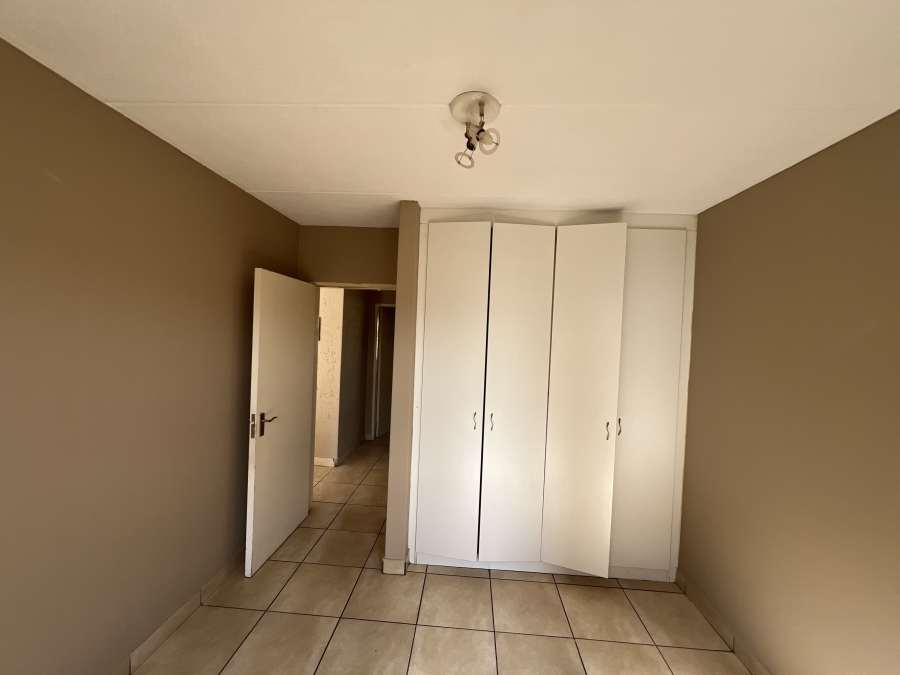 To Let 2 Bedroom Property for Rent in Ormonde Gauteng