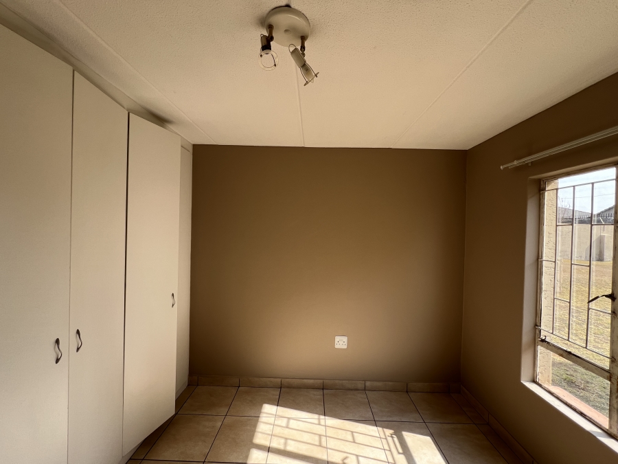 To Let 2 Bedroom Property for Rent in Ormonde Gauteng
