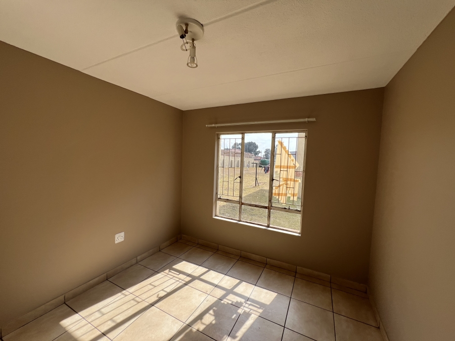 To Let 2 Bedroom Property for Rent in Ormonde Gauteng