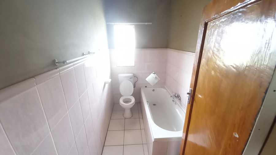 To Let 2 Bedroom Property for Rent in South Hills Gauteng