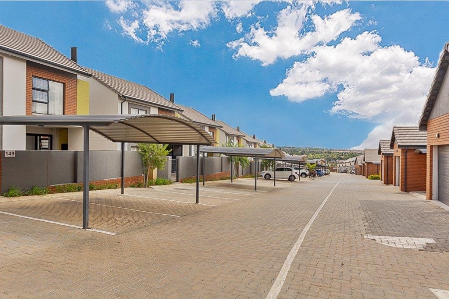 3 Bedroom Property for Sale in Rooihuiskraal North Gauteng