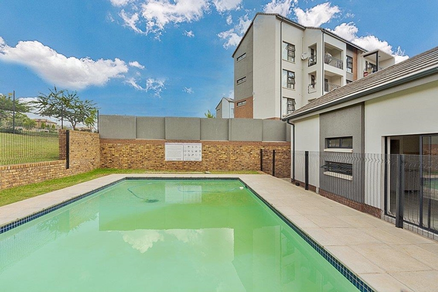 3 Bedroom Property for Sale in Rooihuiskraal North Gauteng