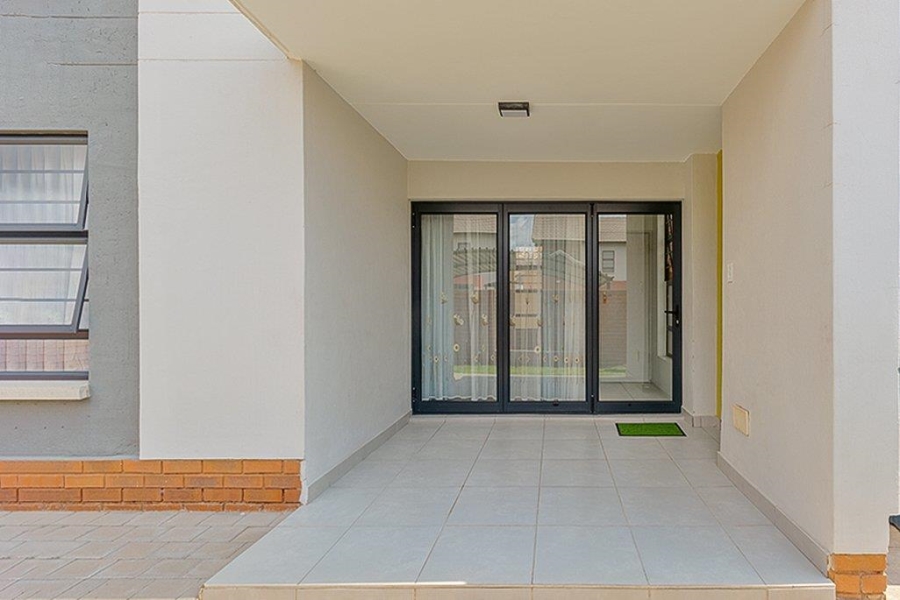 3 Bedroom Property for Sale in Rooihuiskraal North Gauteng