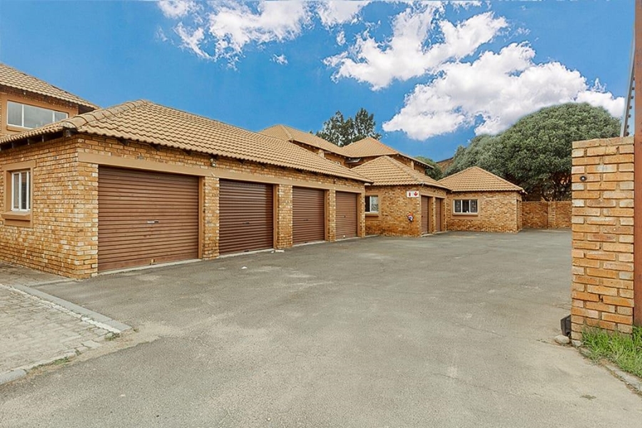 2 Bedroom Property for Sale in Edleen Gauteng
