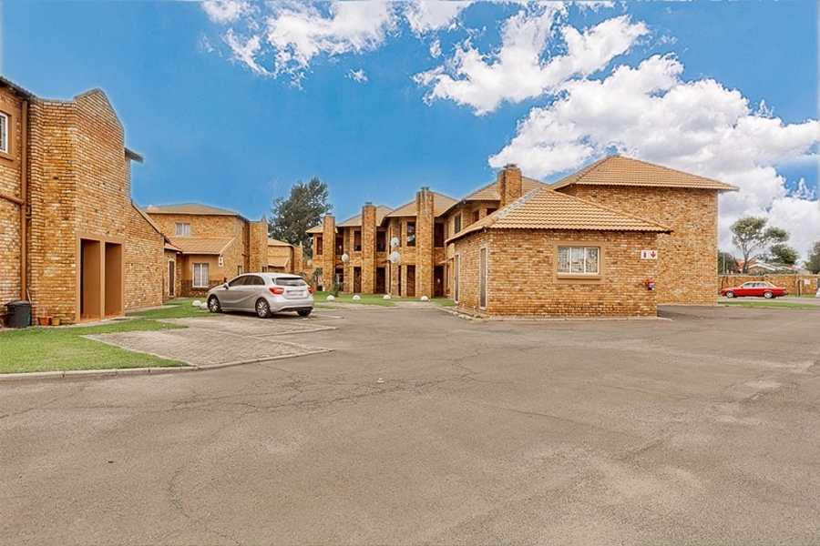 2 Bedroom Property for Sale in Edleen Gauteng