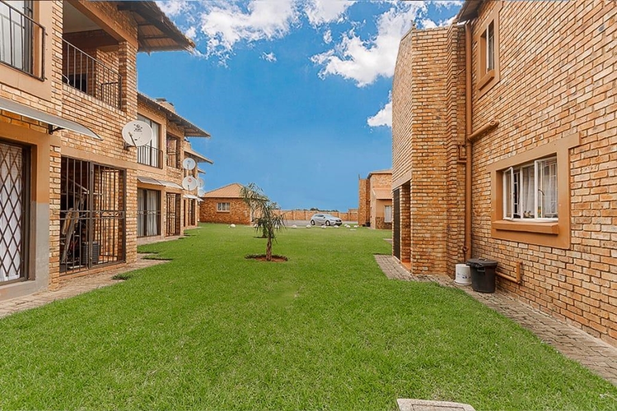 2 Bedroom Property for Sale in Edleen Gauteng