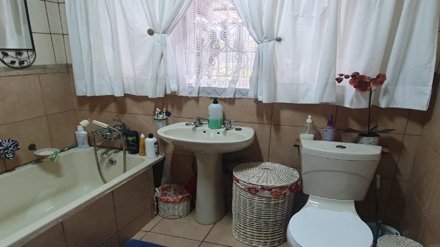 3 Bedroom Property for Sale in Roodia Gauteng
