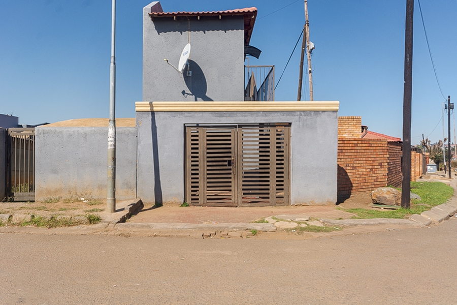 6 Bedroom Property for Sale in Jabavu Gauteng