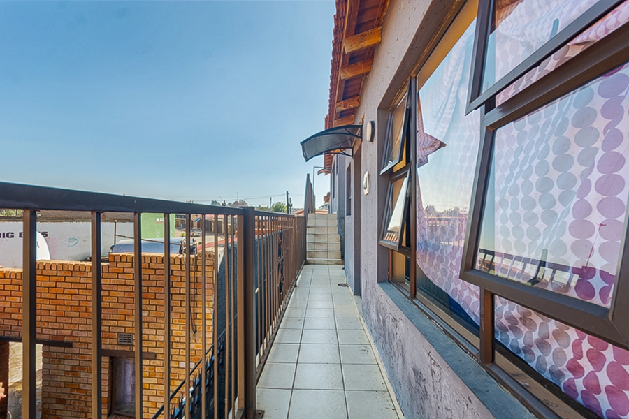 6 Bedroom Property for Sale in Jabavu Gauteng