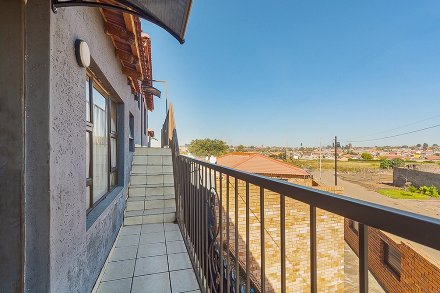 6 Bedroom Property for Sale in Jabavu Gauteng