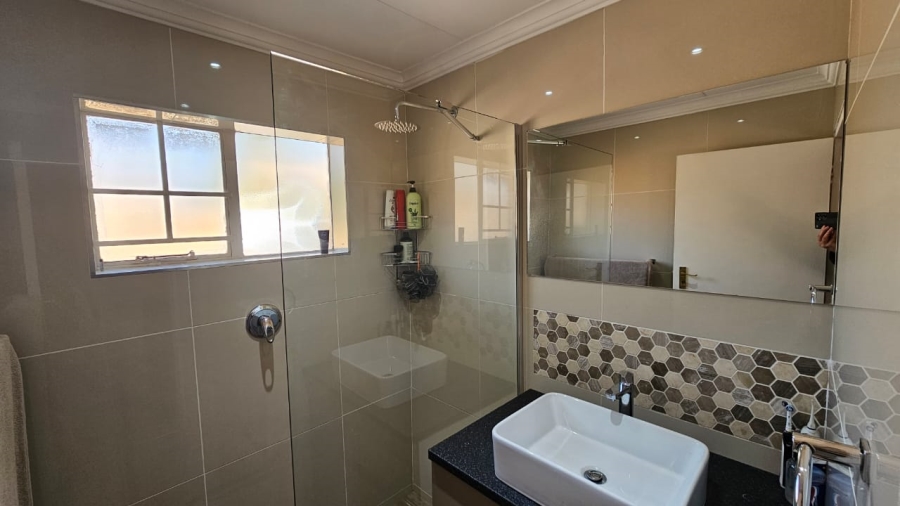 3 Bedroom Property for Sale in Garsfontein Gauteng