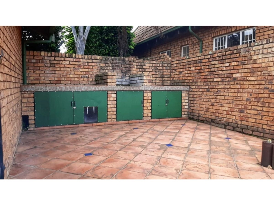 3 Bedroom Property for Sale in Garsfontein Gauteng
