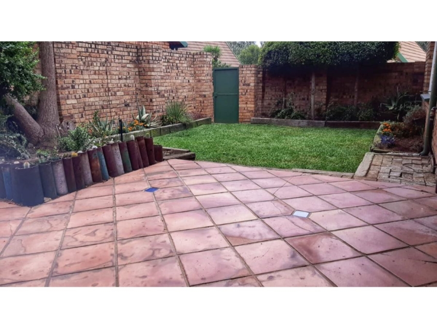 3 Bedroom Property for Sale in Garsfontein Gauteng