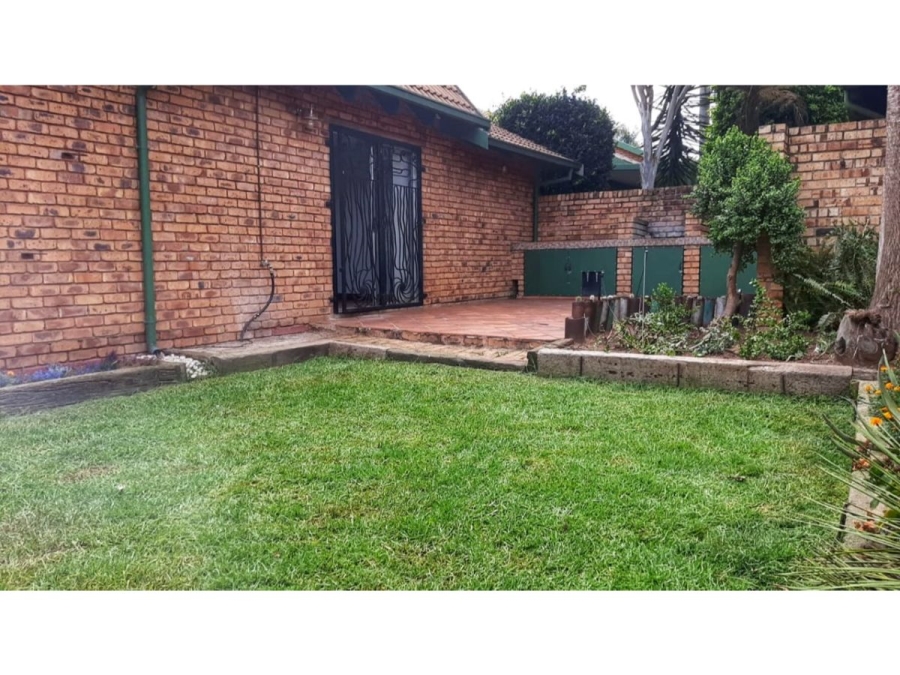 3 Bedroom Property for Sale in Garsfontein Gauteng