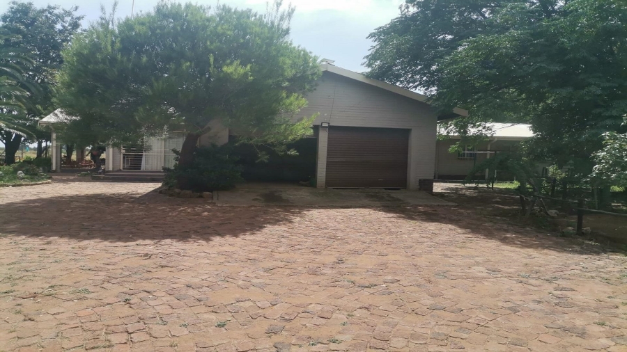 3 Bedroom Property for Sale in Louisrus Gauteng
