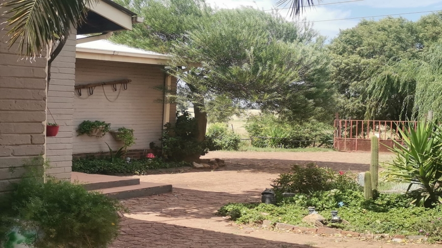 3 Bedroom Property for Sale in Louisrus Gauteng