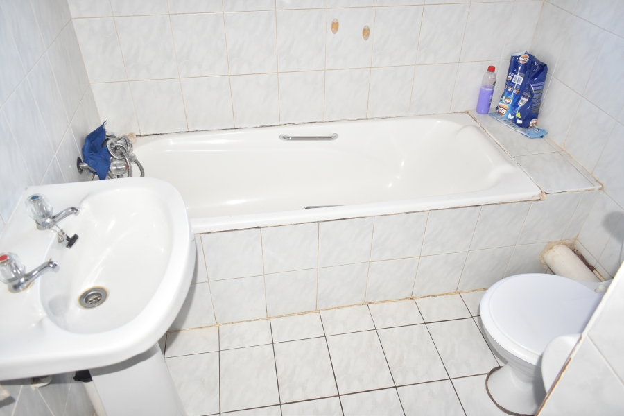 2 Bedroom Property for Sale in The Orchards Gauteng