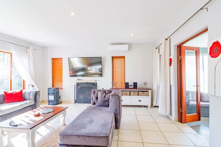 To Let 4 Bedroom Property for Rent in Silver Lakes Golf Estate Gauteng