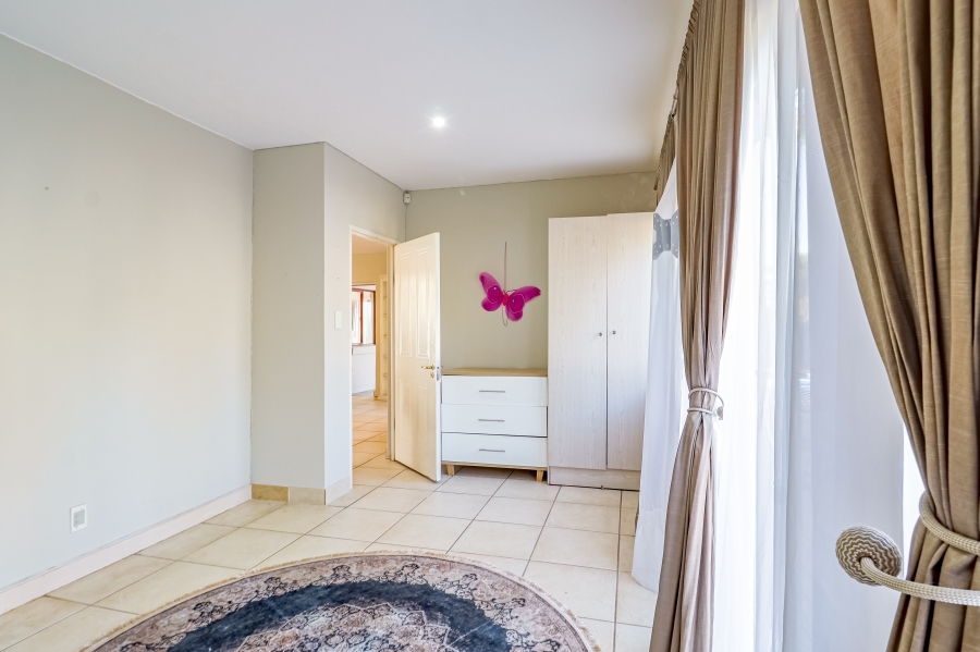 To Let 4 Bedroom Property for Rent in Silver Lakes Golf Estate Gauteng