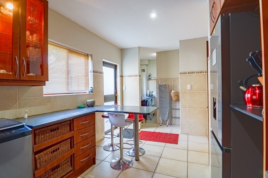 To Let 4 Bedroom Property for Rent in Silver Lakes Golf Estate Gauteng