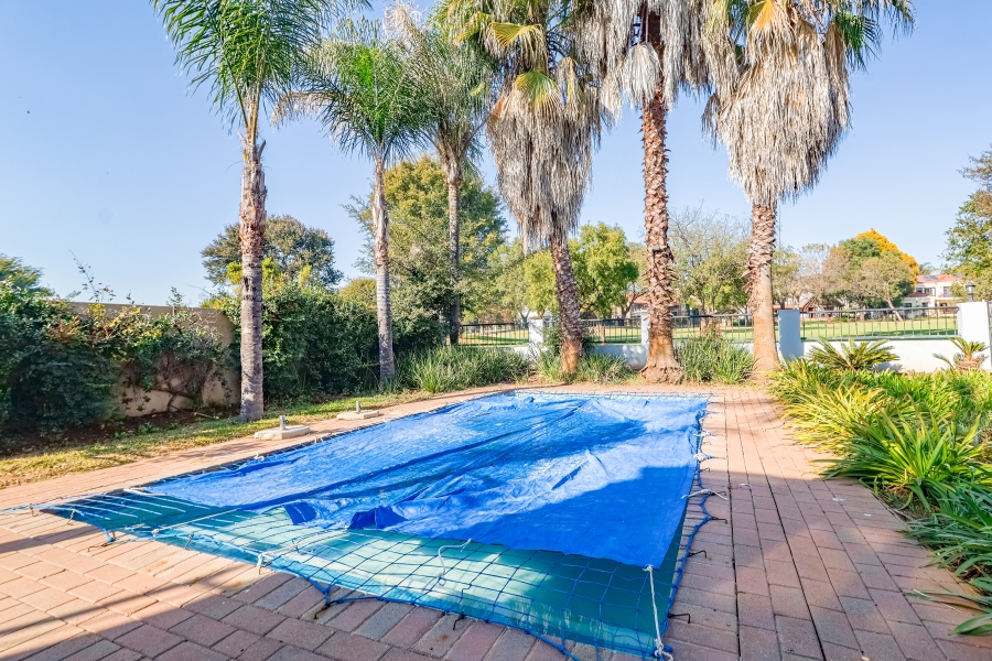 To Let 4 Bedroom Property for Rent in Silver Lakes Golf Estate Gauteng