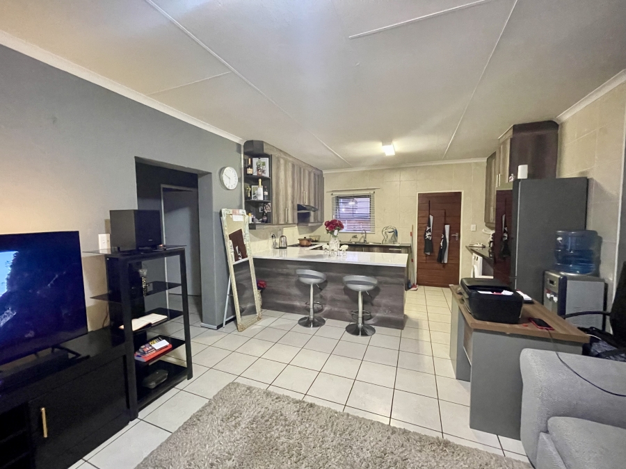 To Let 2 Bedroom Property for Rent in Wilgeheuwel Gauteng