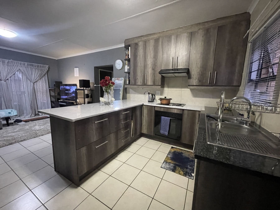 To Let 2 Bedroom Property for Rent in Wilgeheuwel Gauteng