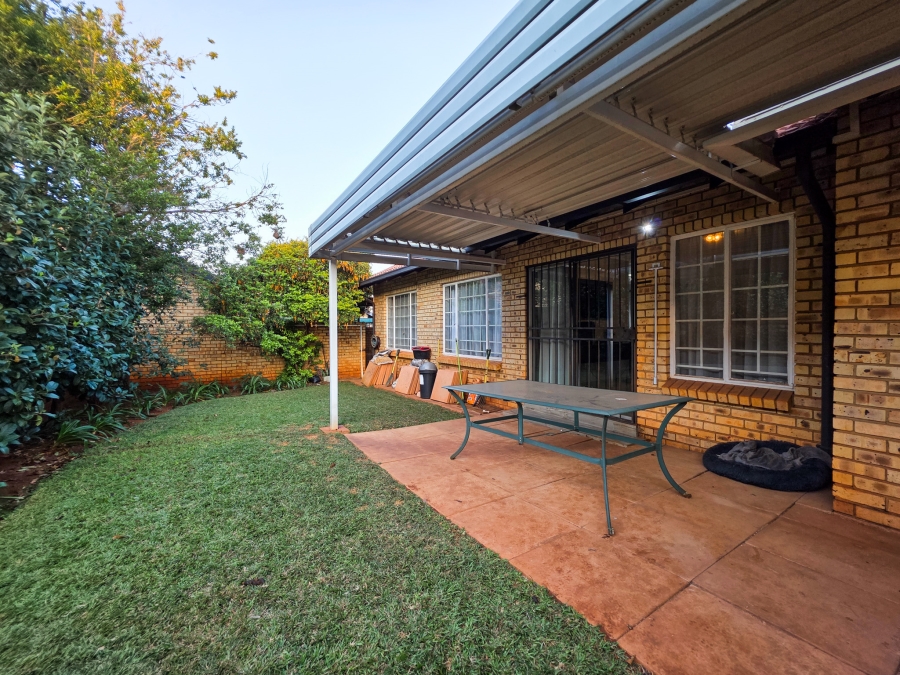 2 Bedroom Property for Sale in La Montagne Gauteng