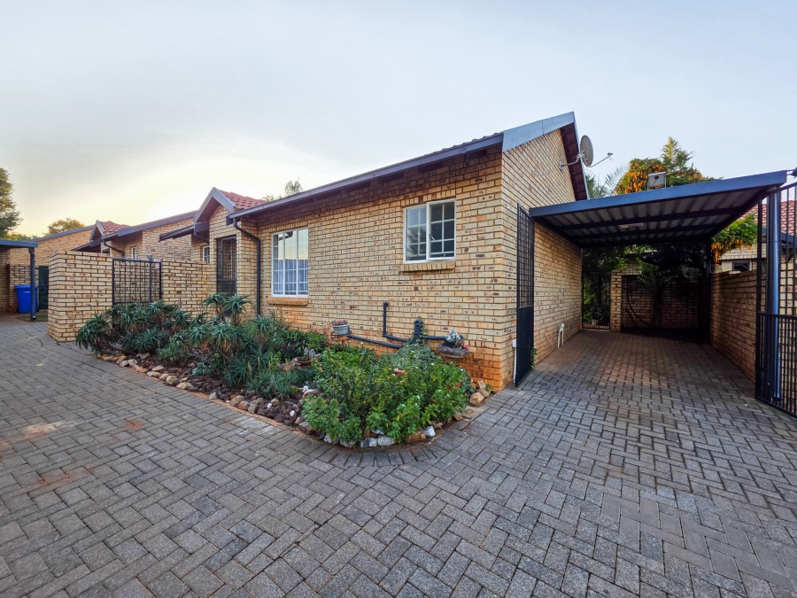 2 Bedroom Property for Sale in La Montagne Gauteng