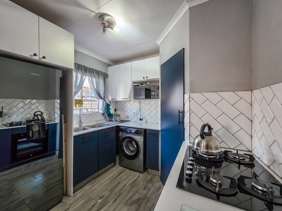 2 Bedroom Property for Sale in La Montagne Gauteng