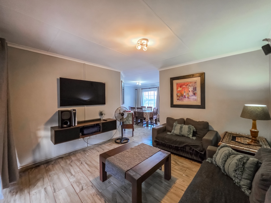 2 Bedroom Property for Sale in La Montagne Gauteng