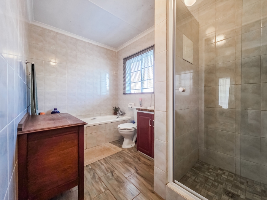2 Bedroom Property for Sale in La Montagne Gauteng