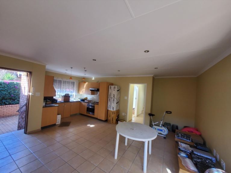 4 Bedroom Property for Sale in Glenvista Gauteng