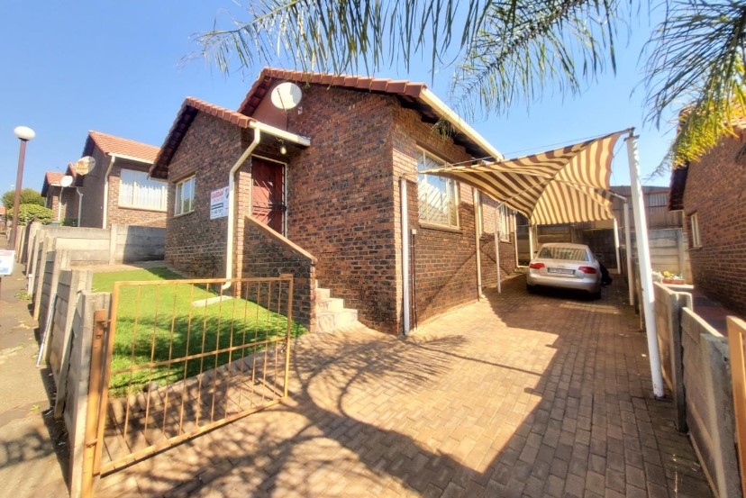 3 Bedroom Property for Sale in Mondeor Gauteng