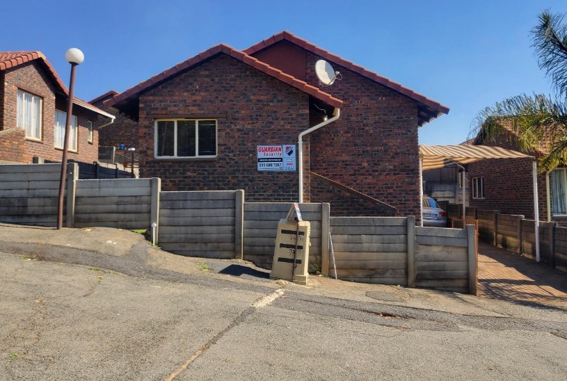 3 Bedroom Property for Sale in Mondeor Gauteng