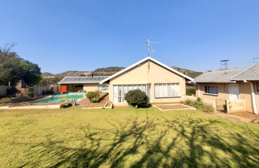 4 Bedroom Property for Sale in Mondeor Gauteng