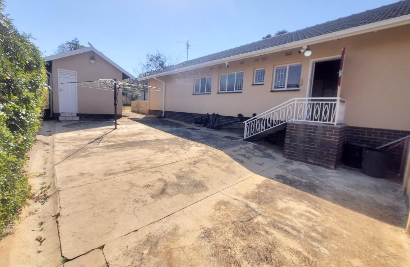 4 Bedroom Property for Sale in Mondeor Gauteng